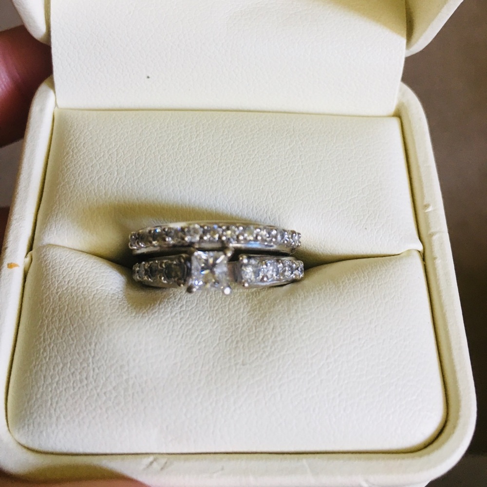 Gorgeous wedding ring set